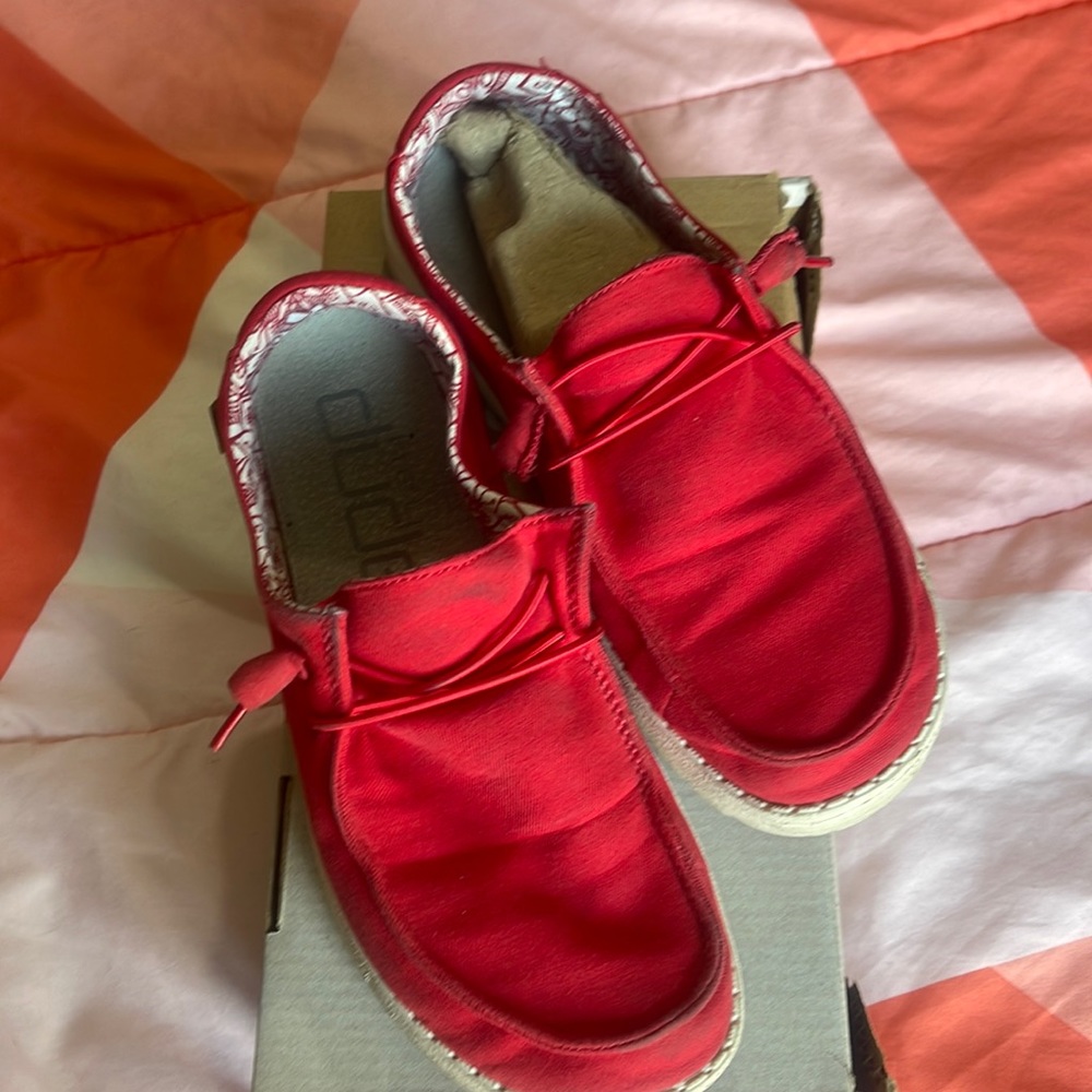 Red Hey dudes
